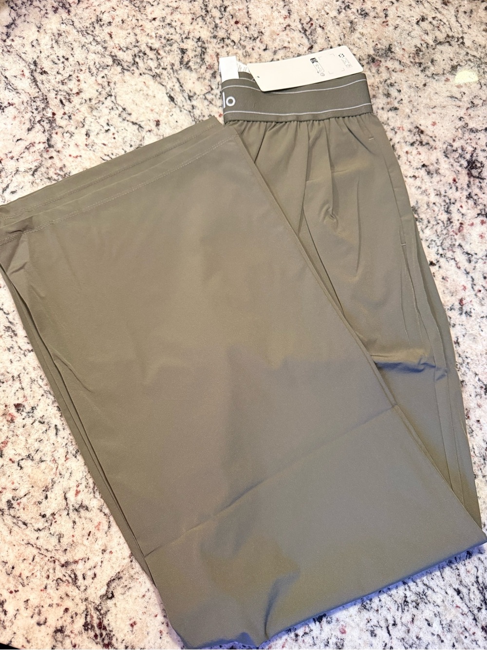 ALO Yoga womens trouser  in olive army green